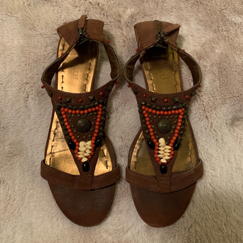 Suede sandals with gorgeous detail